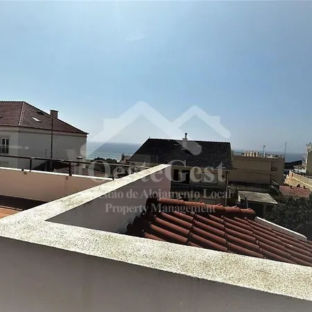 Weisser Balkone Praia da Lourinhã